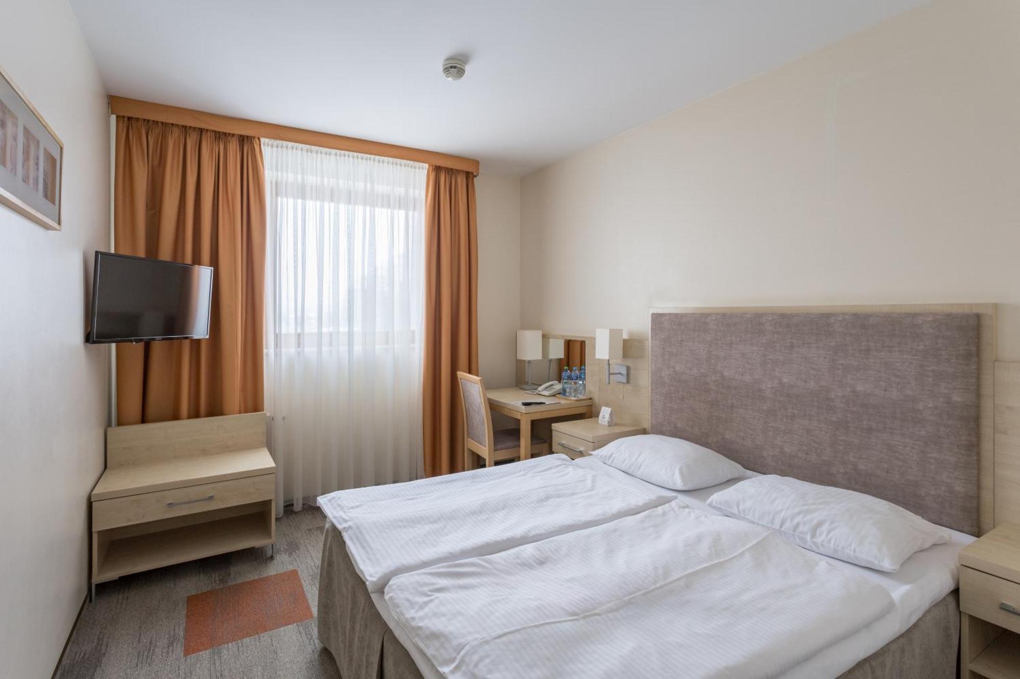 Hotel Orange Przeźmierowo Esterno foto