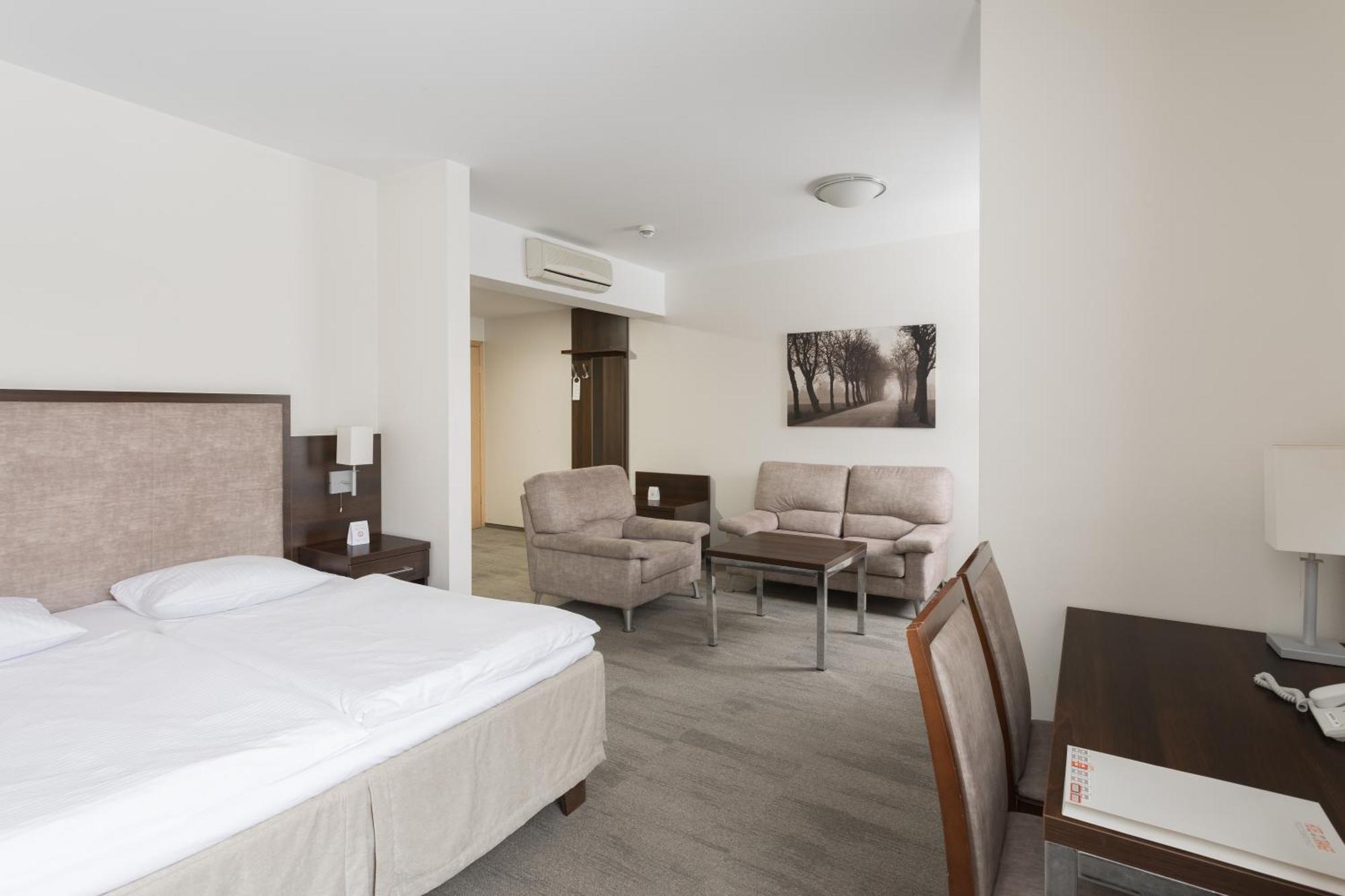 Hotel Orange Przeźmierowo Esterno foto